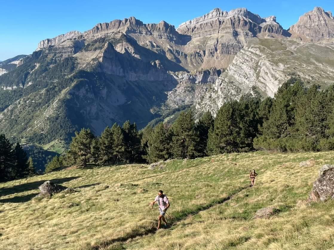 Climbing La Raca
